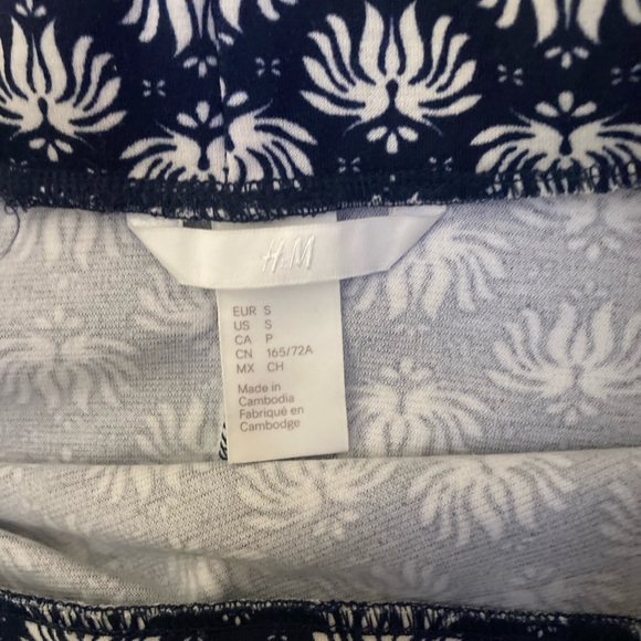 H&M Pattern Skirt Blue - Picture 2 of 3